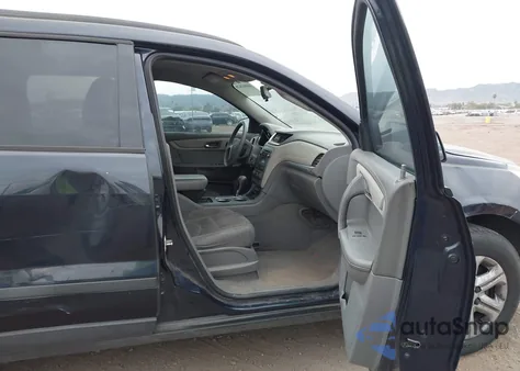 2017 Chevrolet Traverse Ls z USA, uszkodzony, nr VIN 1GNKRFED7HJ199901